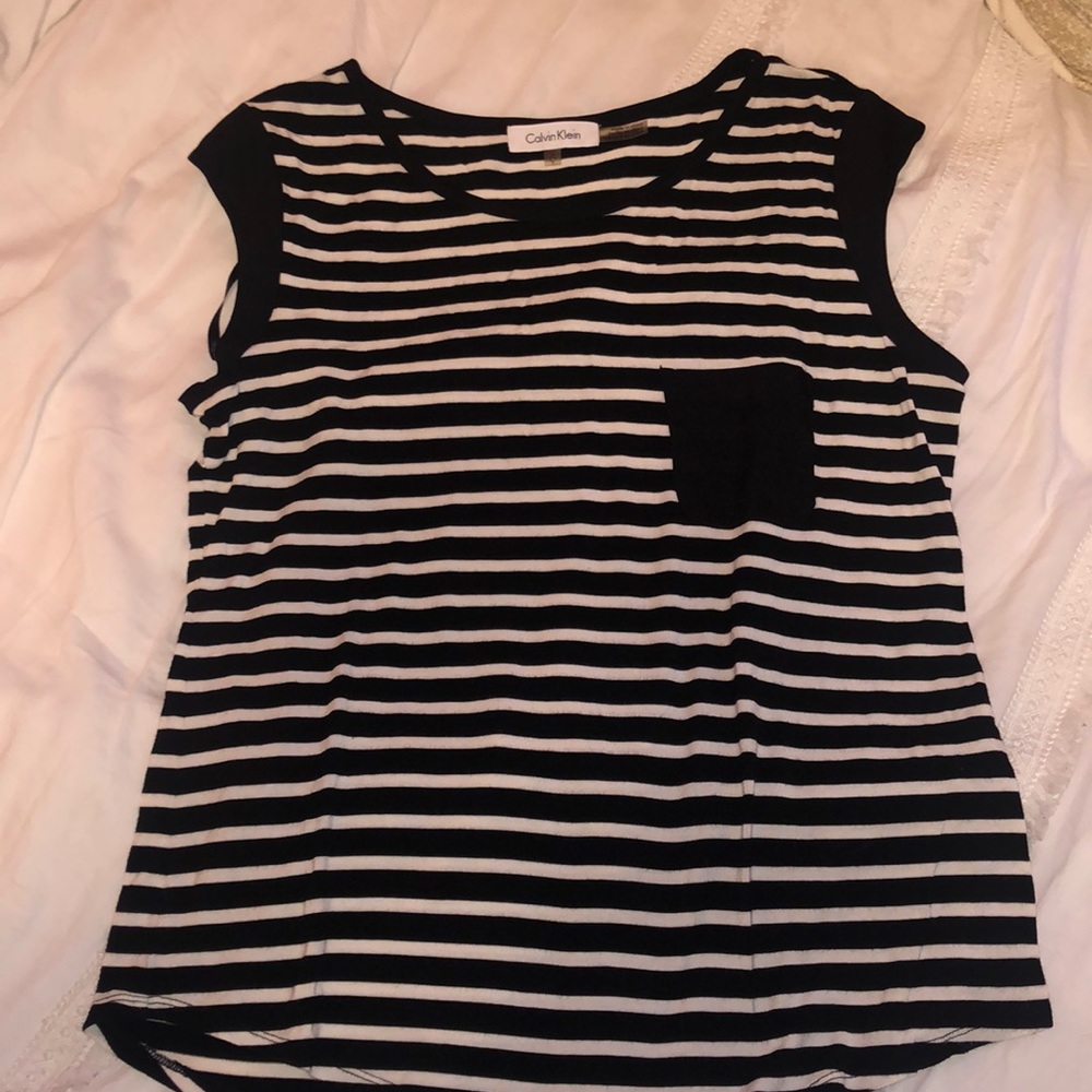 ⭐️✨3 for$20 ✨⭐️ Calvin Klein striped shirt size small